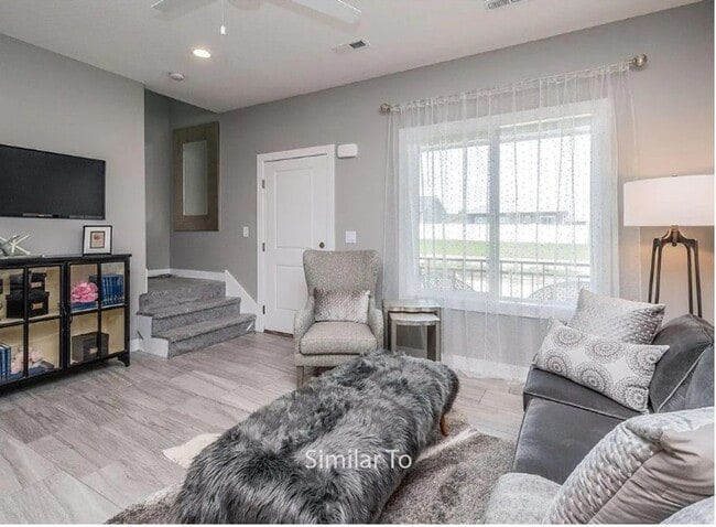 Building Photo - Spacious newer townhouse, 3BR and 2.;5 baths in Waukee, IA