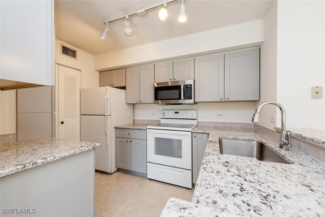 Building Photo - 8861 Colonnades Ct W