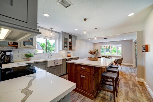 Foto del edificio - 1802 Cedar Creek Ct