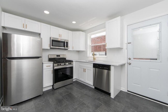 Building Photo - 13 S Black Horse Pike