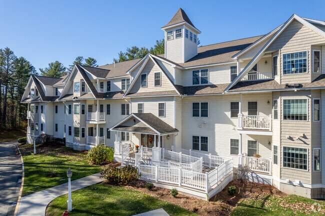 Entrada - Whispering Pines I Condominiums