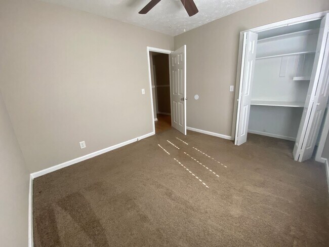 Building Photo - PRE-LEASE FOR AUGUST 1st! Cozy 3 bedroom 2...