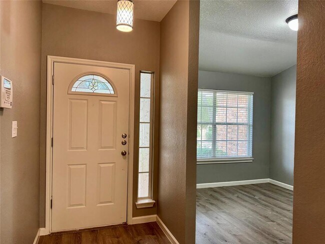 Building Photo - 9104 Heiden Lane