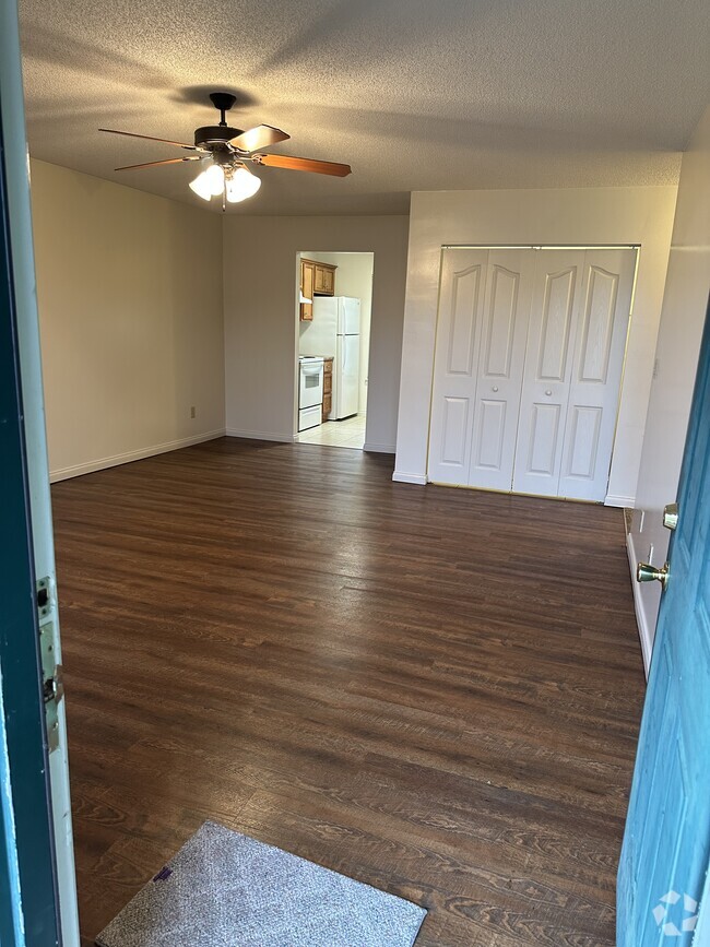 Building Photo - 405 Huffaker Ave