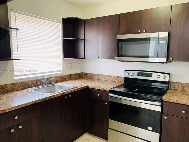 Foto del edificio - 2046 NE 162nd St