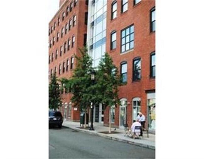 Building Photo - 21 Wormwood St