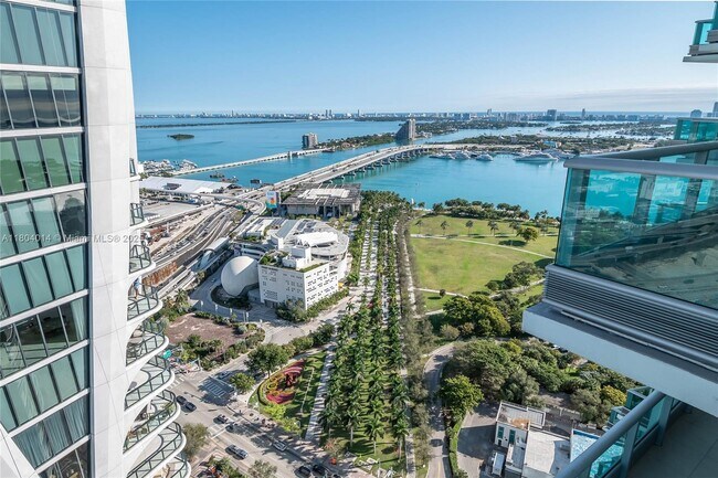 Foto del edificio - 900 Biscayne Blvd