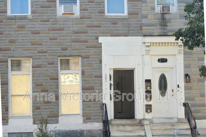 Foto principal - 203 N Carey St