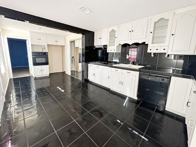 Foto del edificio - 514 West Ave J