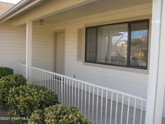 Building Photo - 359 Peregrine Ln