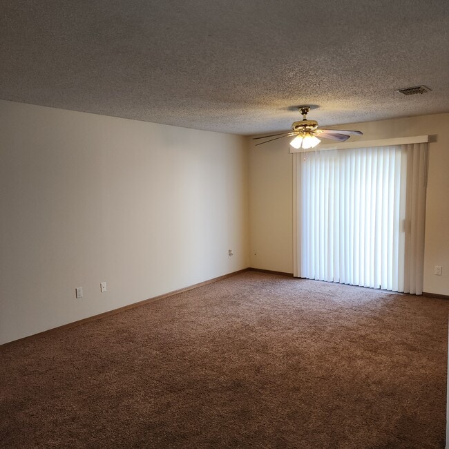 Foto del edificio - 7512 E 17th St N