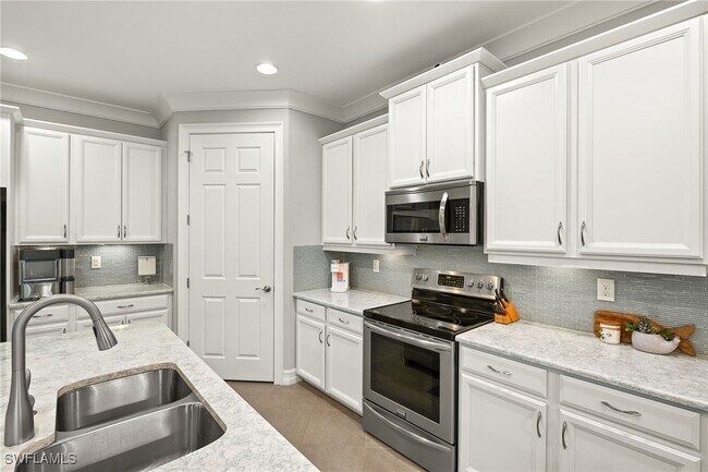 Foto del edificio - 14671 Topsail Dr