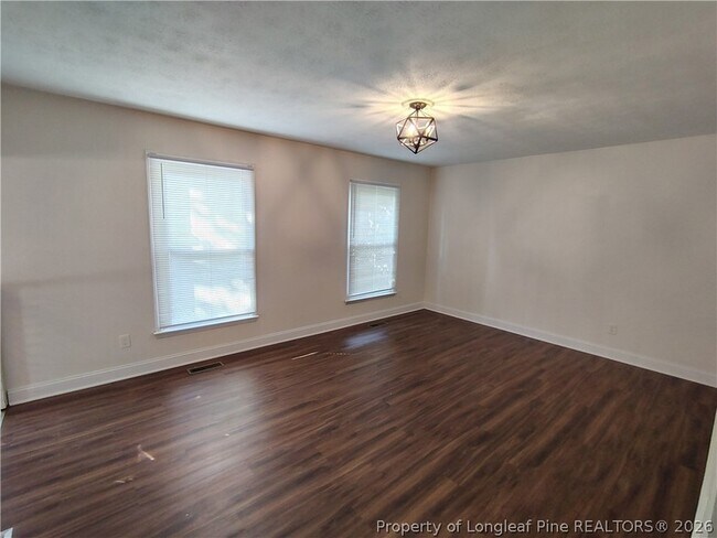 Building Photo - 515 Farmview Dr