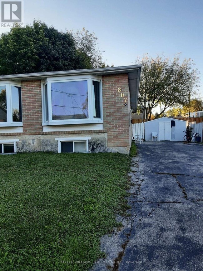 Building Photo - 807 Greenfield Crescent
