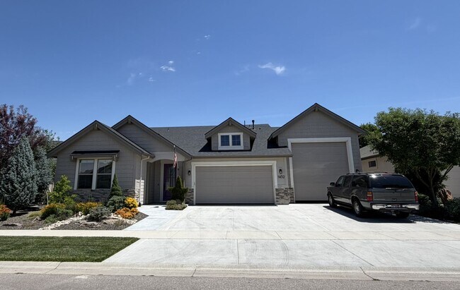Foto del edificio - Gorgeous 3 bed 2.5 bath home with RV BAY located in Star just off Plummer and Floating Feather.