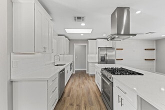 Building Photo - 10423 W Monterosa Dr