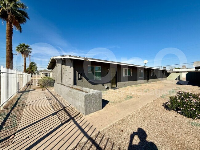 Foto del edificio - 2210 W Devonshire Ave