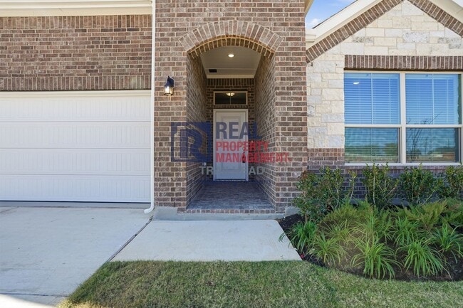 Building Photo - Stylish Open-Concept 4-Bedroom Home with Smart Interior Flow