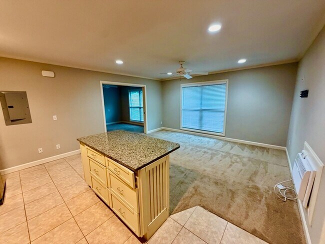Foto del edificio - Top-Floor South End Villa Near Coligny Beach- Available Now!