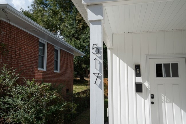 Building Photo - 3Bed/2.5Bath Home in Downtown