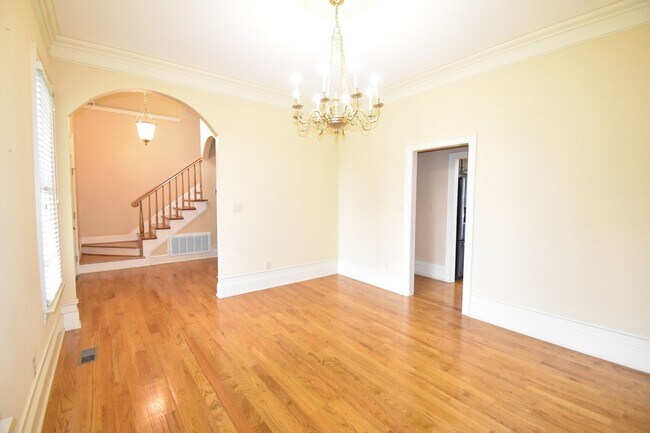 Building Photo - 4 Bedroom and 2 Bath Home- Baywood Subdivi...