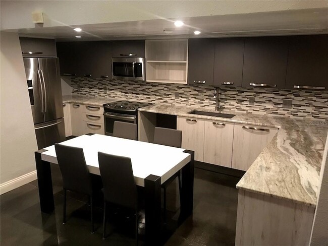 Foto del edificio - 2755 Coconut Bay Ln