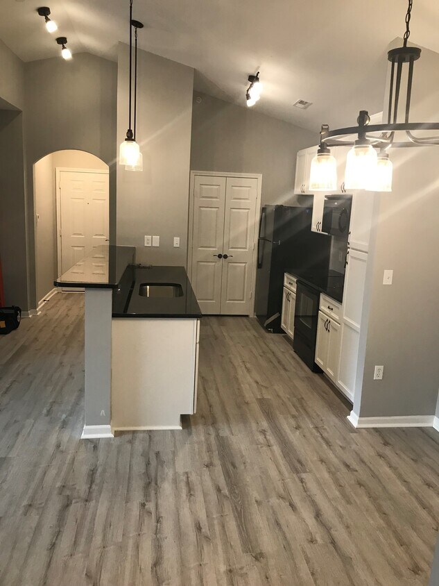 Primary Photo - 33 Kassebaum Ln
