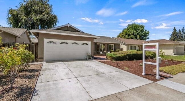 Building Photo - 4419 Jonquil Dr