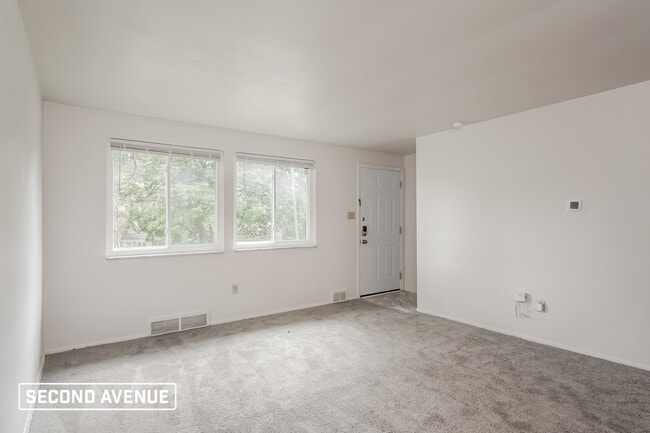 Building Photo - 716 Bittersweet Rd