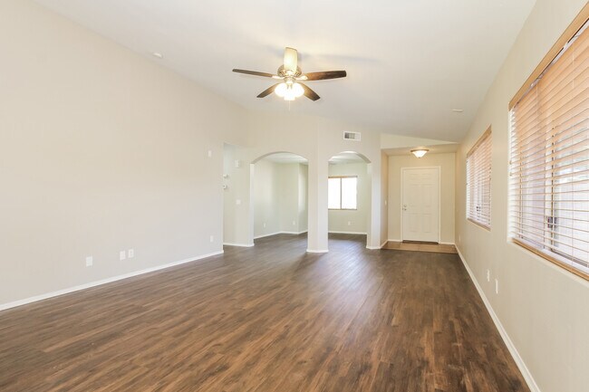 Building Photo - 5417 W Grove St