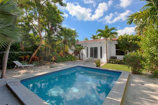Foto del edificio - 745 Lakeview Dr