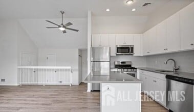 Building Photo - 1406 Spruce Hills Dr