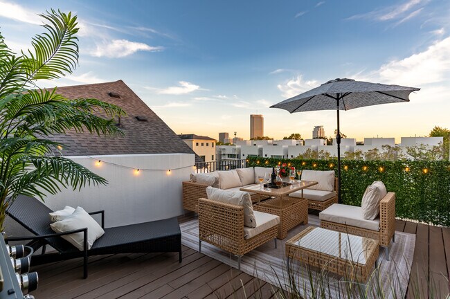 Photo - 913 Thompson St Townhome