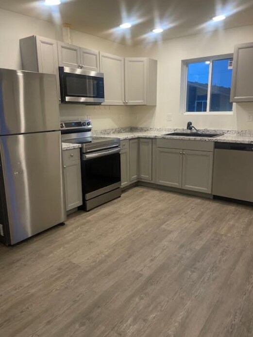 Foto del edificio - 512-512 E 3rd St