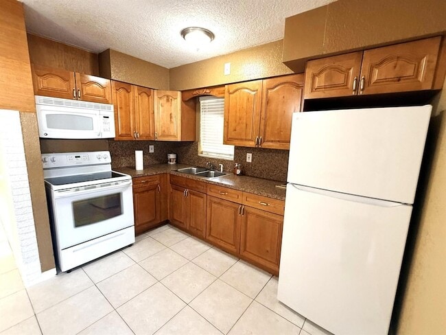 Photo - 551 SE 15th St Apartment