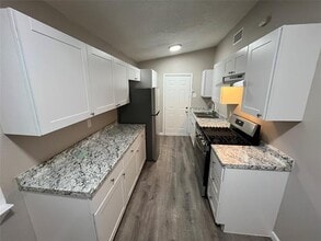 Building Photo - 332 Cresthill Dr