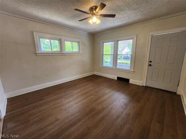 Foto del edificio - 12905 Watterson Ave