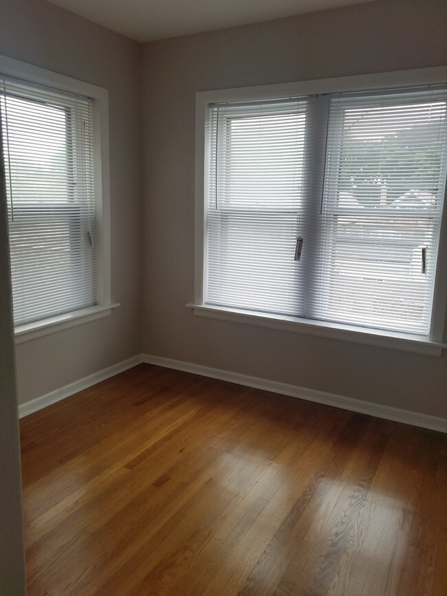 Building Photo - 1725 E 86th St