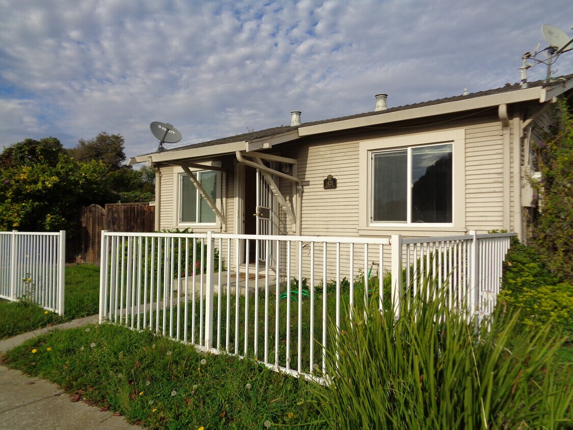 Front - 1425 Pacific Ave