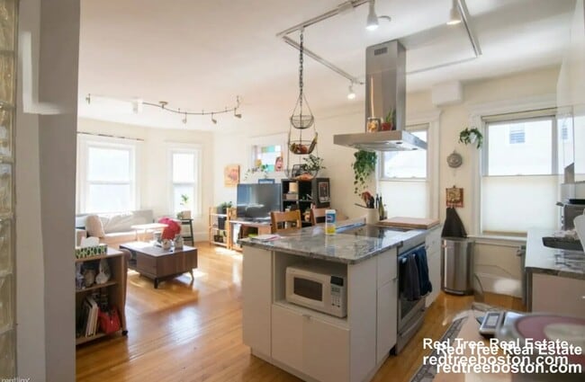 Photo - 229 Harvard St Apartment