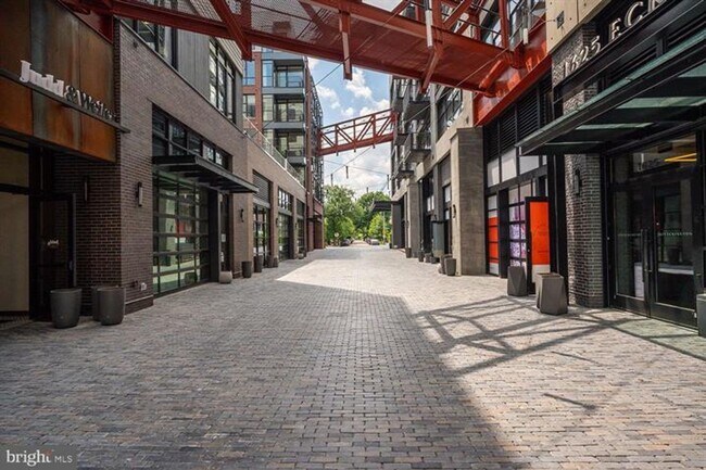 Building Photo - 2 Level Luxury Condo w/ Garage - Eckington...