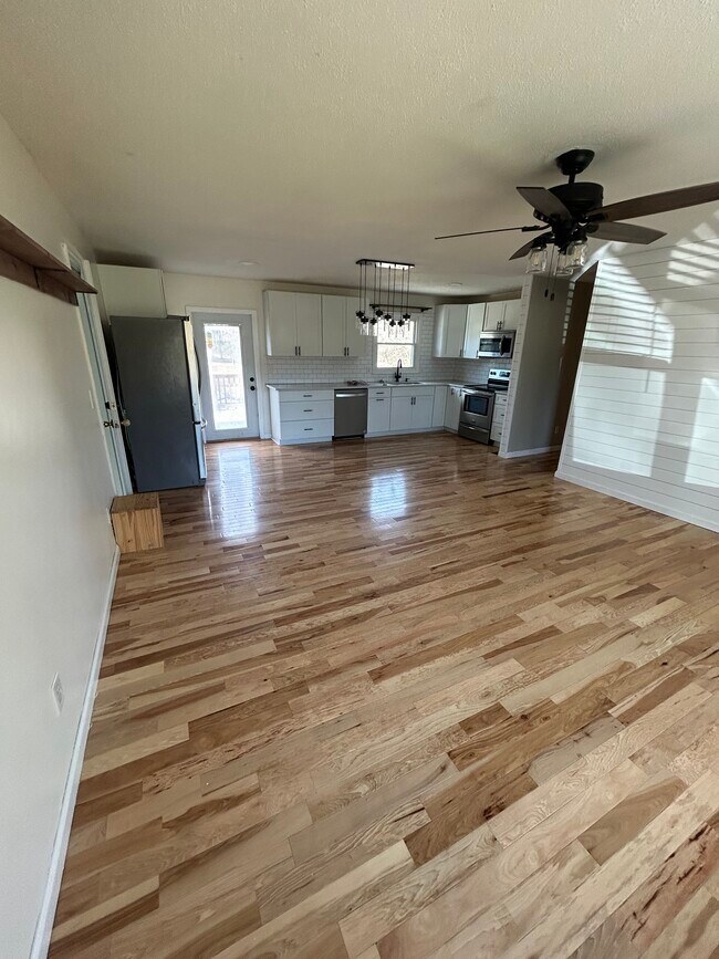 Foto del edificio - 413 McCarty Hollow Rd