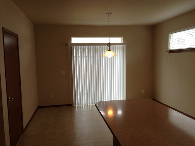 Building Photo - 202 Hawk Ave SW