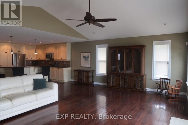 Building Photo - 2674 Lakeshore Dr