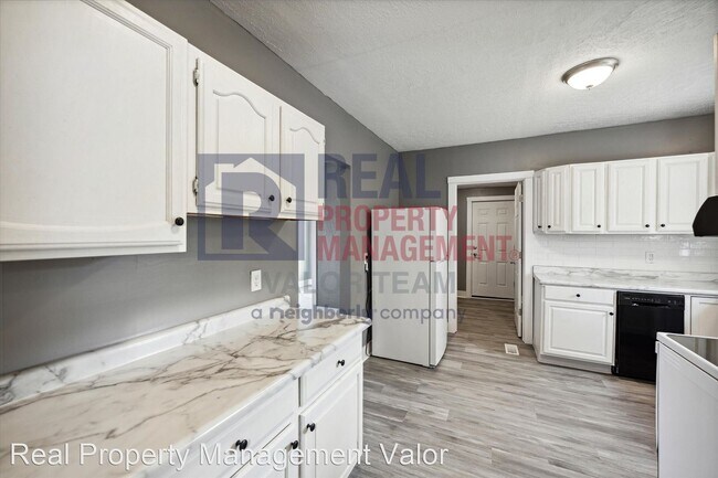 Foto del edificio - 3 br, 2 bath House - 2356 Triplett Blvd