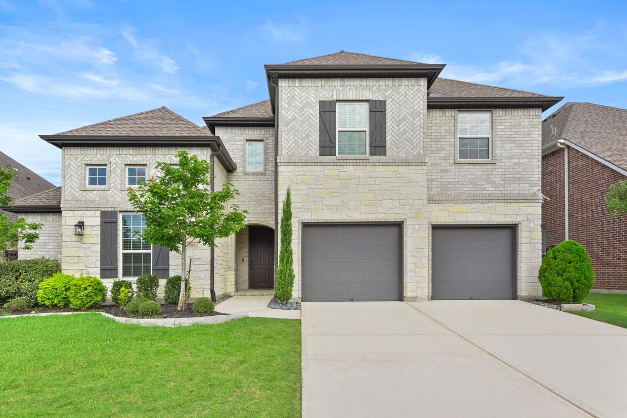 Primary Photo - Large 4 Bedroom home in Woodson's Reserve
