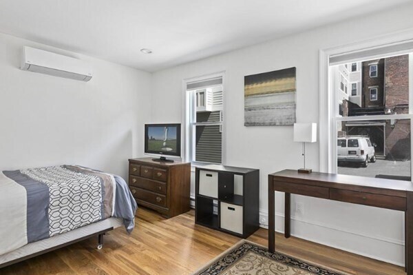 Building Photo - 259 Silver St