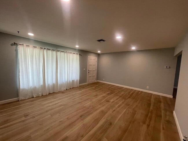 Foto del edificio - 11737 Inverness Cir