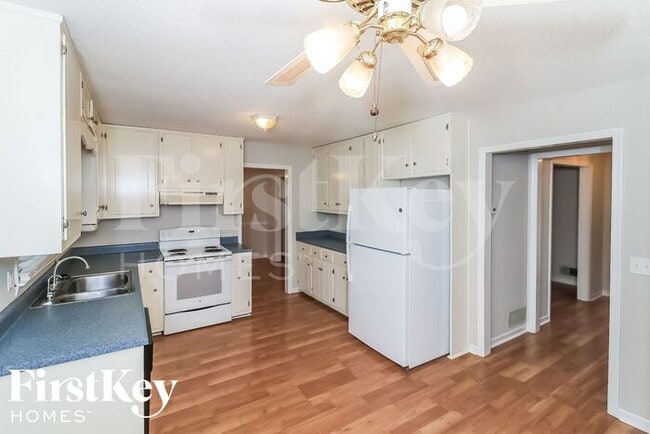 Building Photo - 1570 Sprayberry Dr