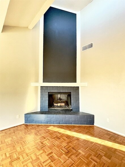 Building Photo - 3119 Lakeside Dr